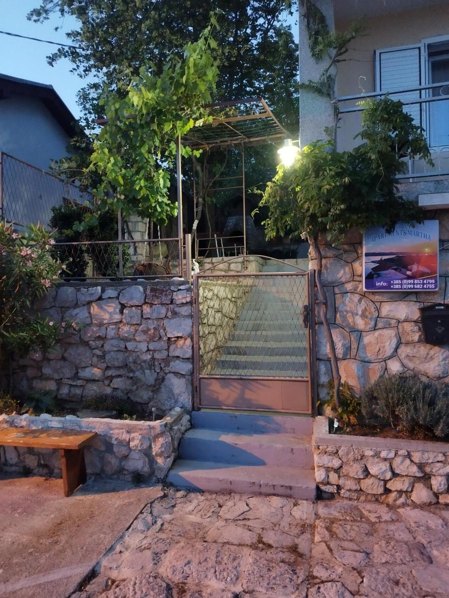 Apartmans Martha Karlobag Exterior photo